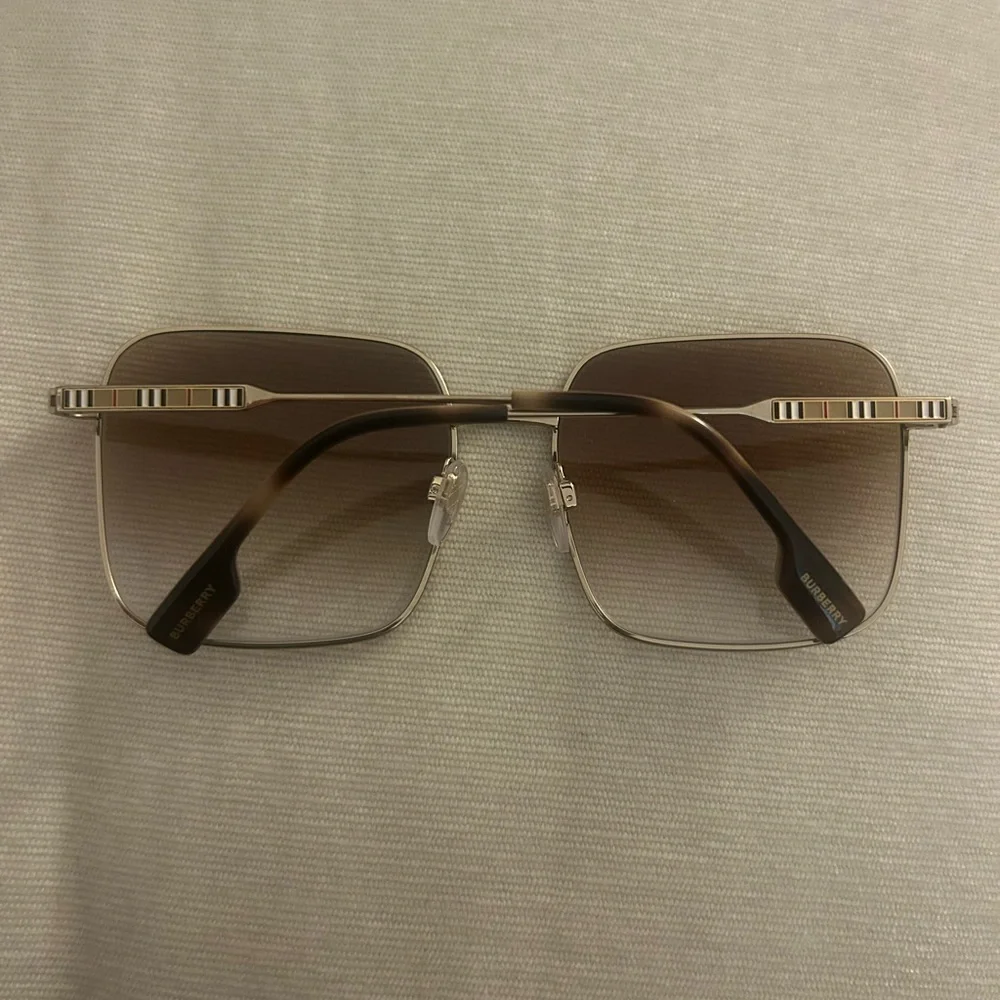 NWOT Burberry B3119 1313/13 Jude Gold Square Sunglasses